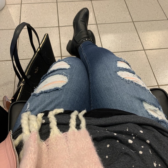 Meet your Posher, Tori - Picture 4 of 6